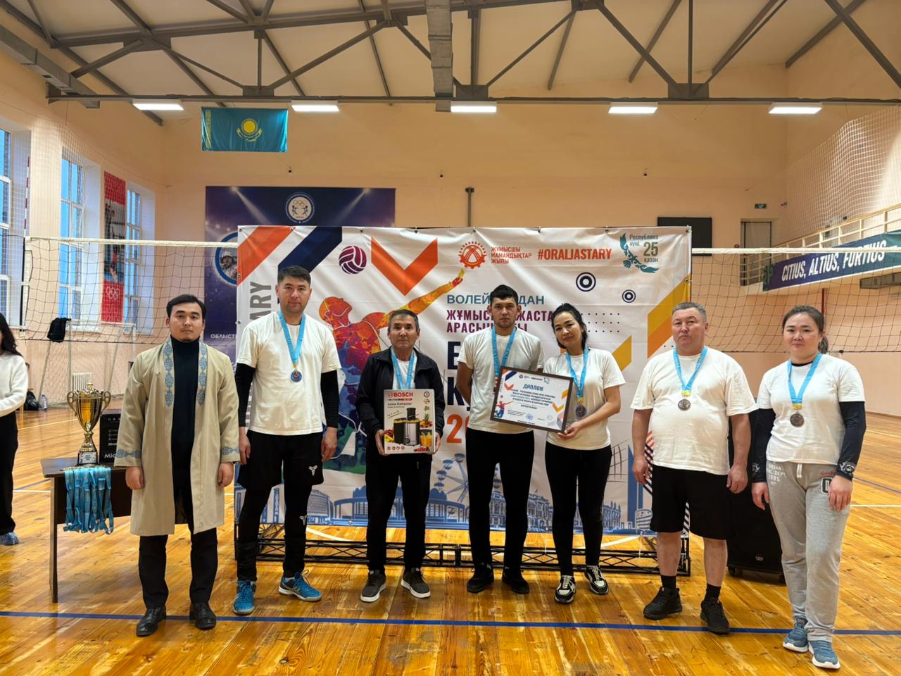 Оралда   «Еңбек кубогы»   волейбол турнирі өтті