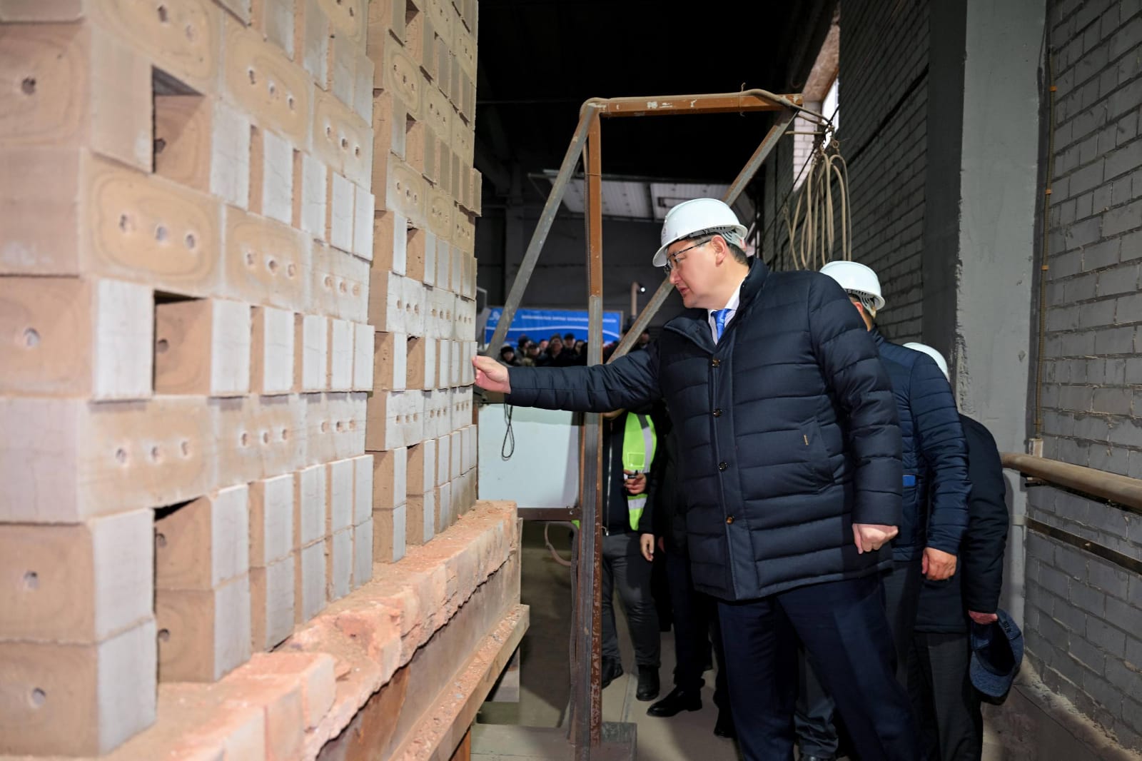 АБАЙ ОБЛЫСЫ:  БОРОДУЛИХАДА КІРПІШ  ЗАУЫТЫ АШЫЛДЫ