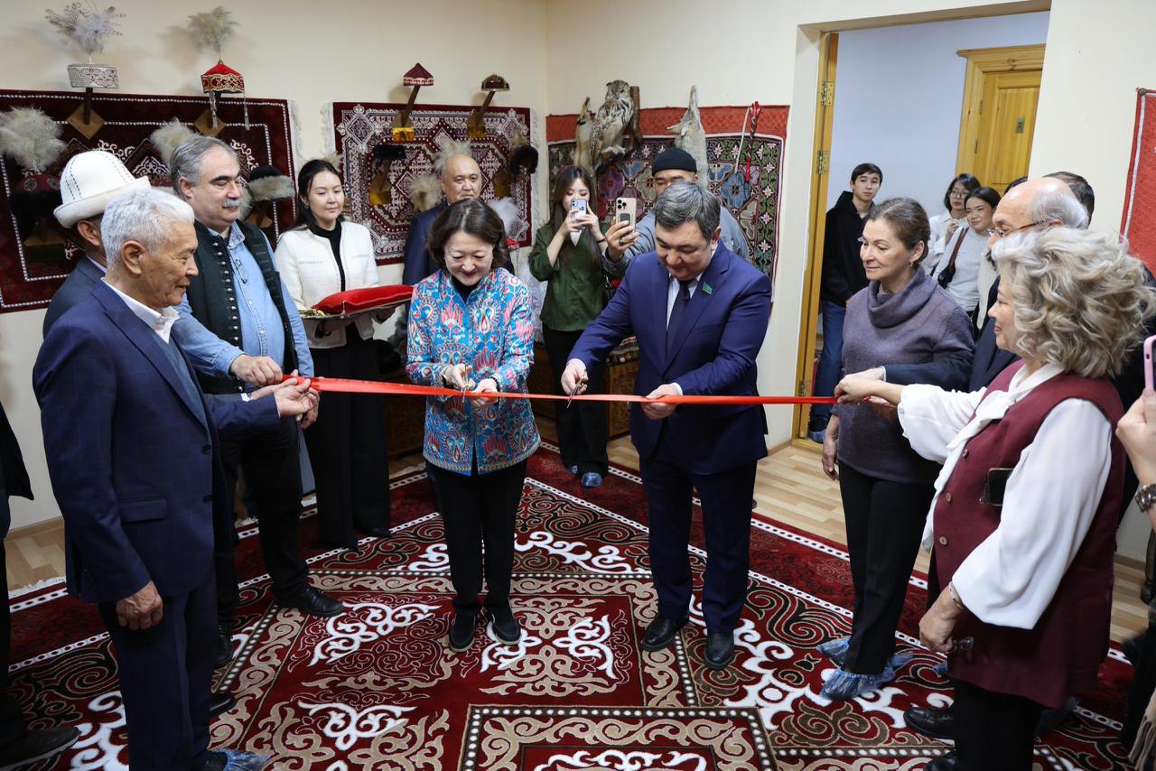 АСТАНАДА ӨНЕР МУЗЕЙІНІҢ САЛТАНАТТЫ АШЫЛУЫ ЖӘНЕ ӨНЕРТАНУШЫ ШЕБЕРЛЕР ЖАСАҒАН МУЗЫКАЛЫҚ АСПАПТАРДЫҢ РЕСМИ ТҰСАУКЕСЕРІ ӨТТІ