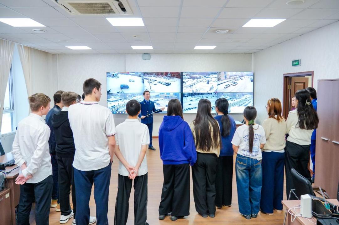 «Заң және тәртіп»: елордалық прокуратура мектеп оқушылары үшін ашық есік күнін өткізді