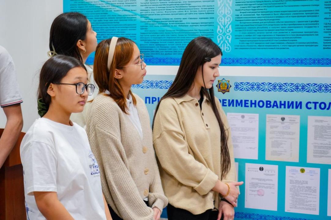 «Заң және тәртіп»: елордалық прокуратура мектеп оқушылары үшін ашық есік күнін өткізді