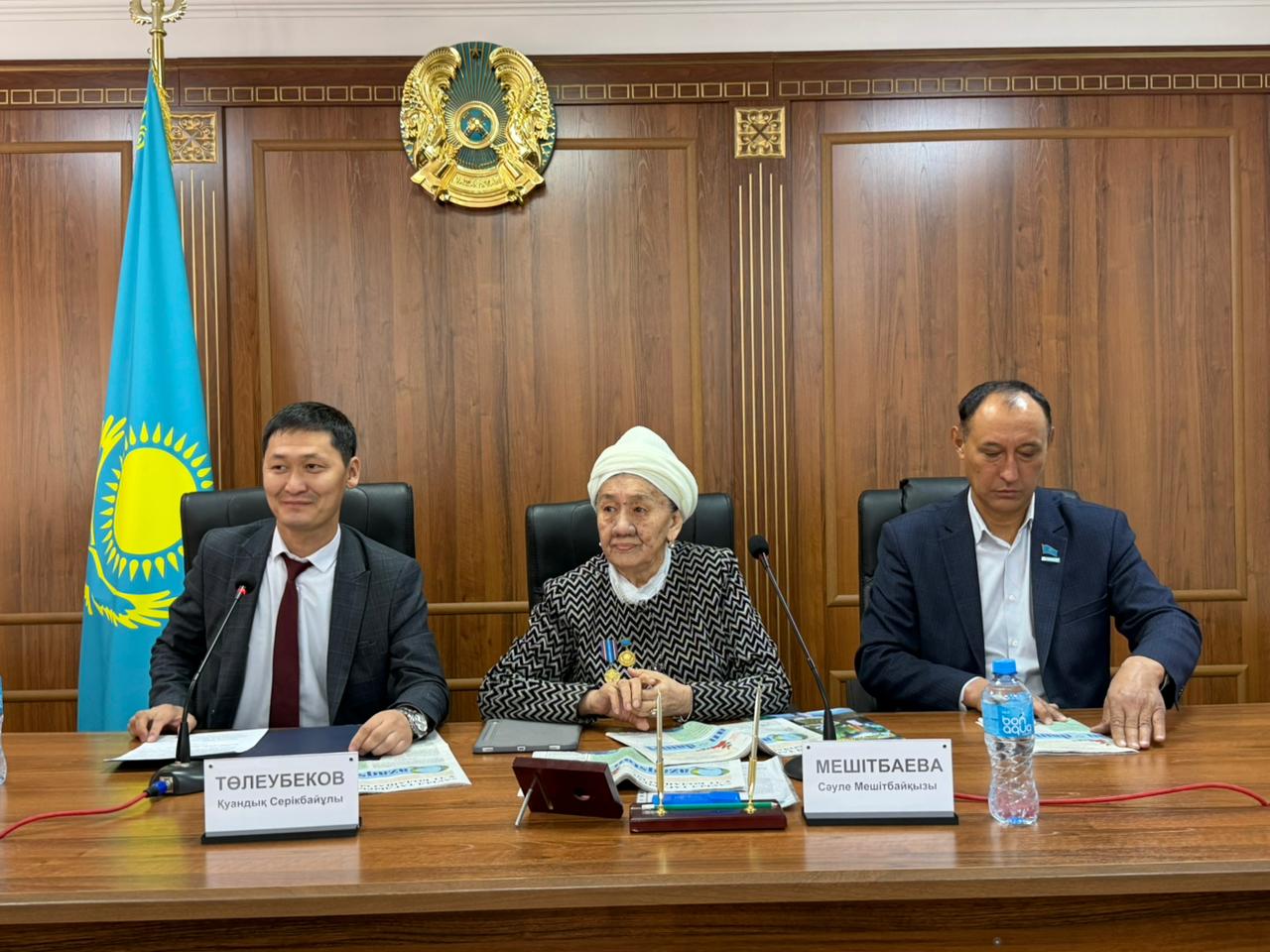 ҚОҒАМДЫҚ МӘСЕЛЕЛЕР ТАЛҚЫЛАНҒАН КЕЗДЕСУ ӨТТІ