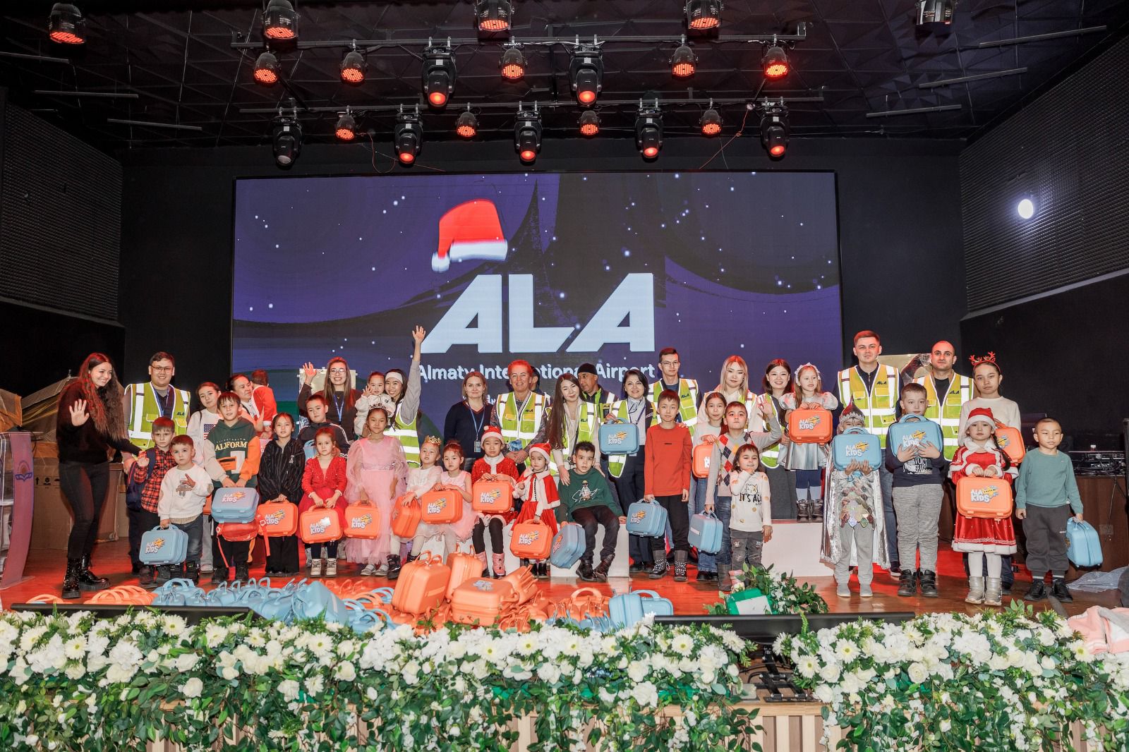 Алматы халықаралық әуежайы ерекше қажеттілігі бар балаларға арнап жаңа жылдық концерт өткізді