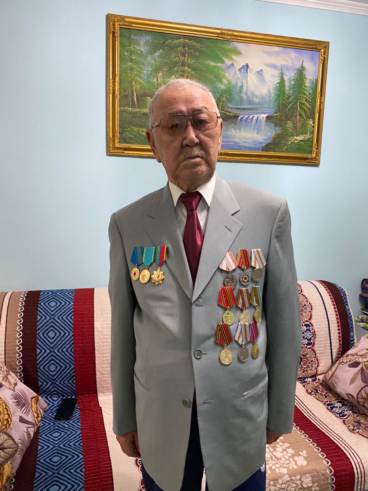 Құттықтаймыз! Қарт оқырманымыз тоқсан жаста