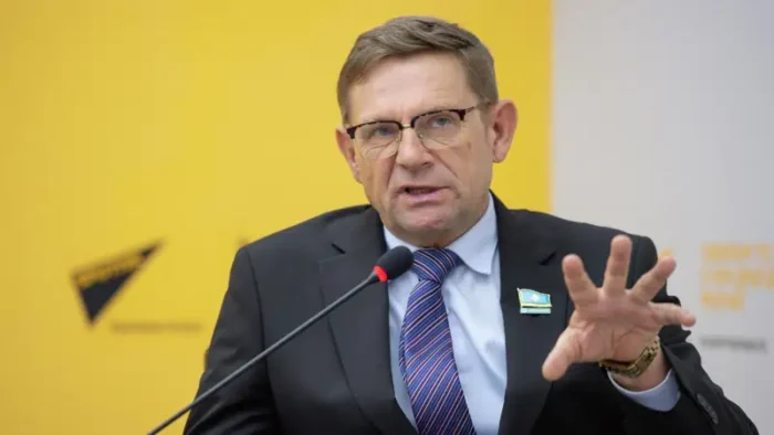 Сергей Пономарев: Конституцияда «Таза Қазақстанды» бекіту арқылы болашақ ұрпақ алдында жауапкершілік танытамыз