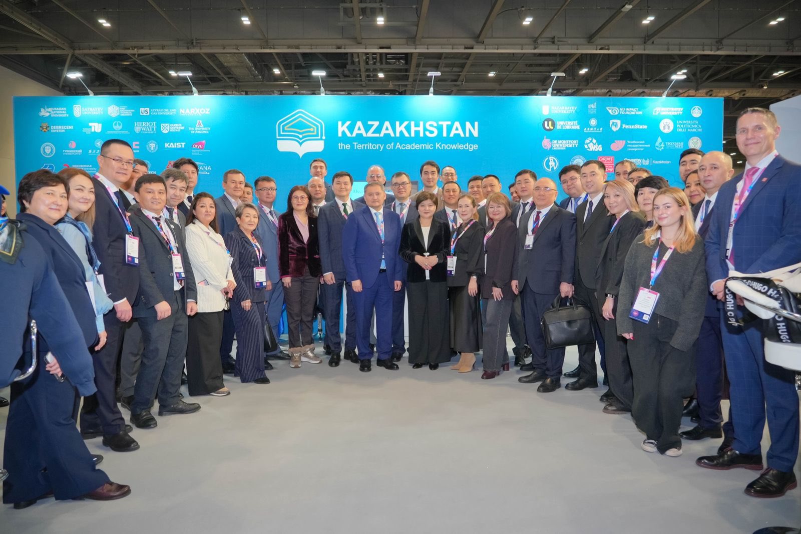 ЛОНДОНДАҒЫ  КӨРМЕГЕ ҚАТЫСҚАН УНИВЕРСИТЕТ