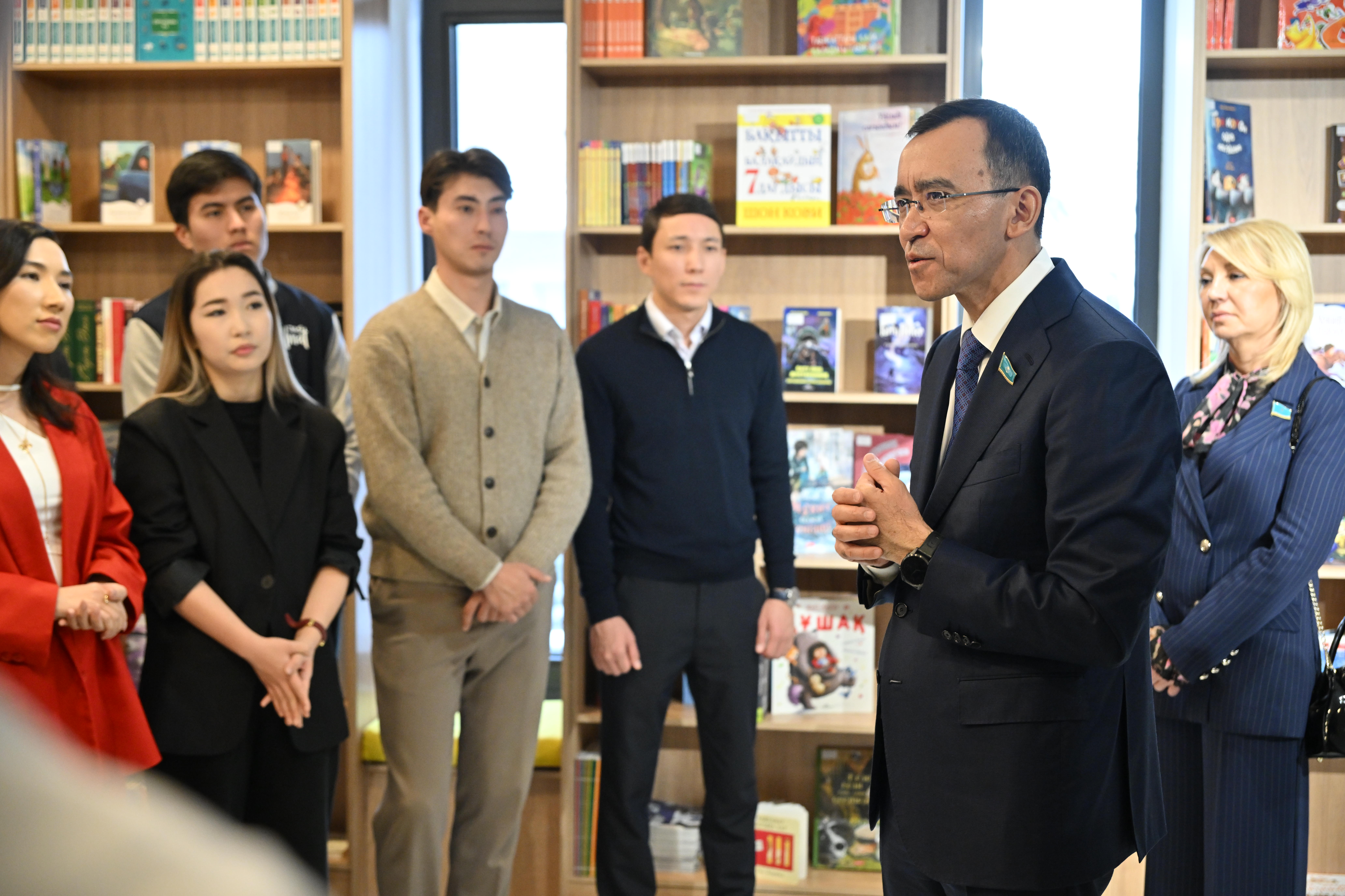 МӘУЛЕН ӘШІМБАЕВ: КОНСТИТУЦИЯ БОЙЫНША РЕФЕРЕНДУМ – САЯСИ ЖҮЙЕНІ ДЕМОКРАТИЯЛАНДЫРУ ЖОЛЫНДАҒЫ МАҢЫЗДЫ ҚАДАМ