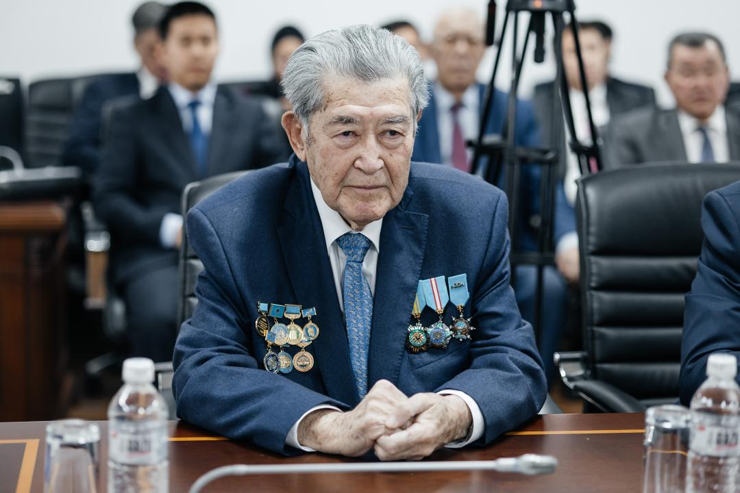 Қариясын сыйлайтын ел едік