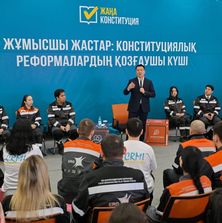 Ақсу жастары облыс әкімімен жаңа Конституция жобасы мен өңірдің болашағын талқылады