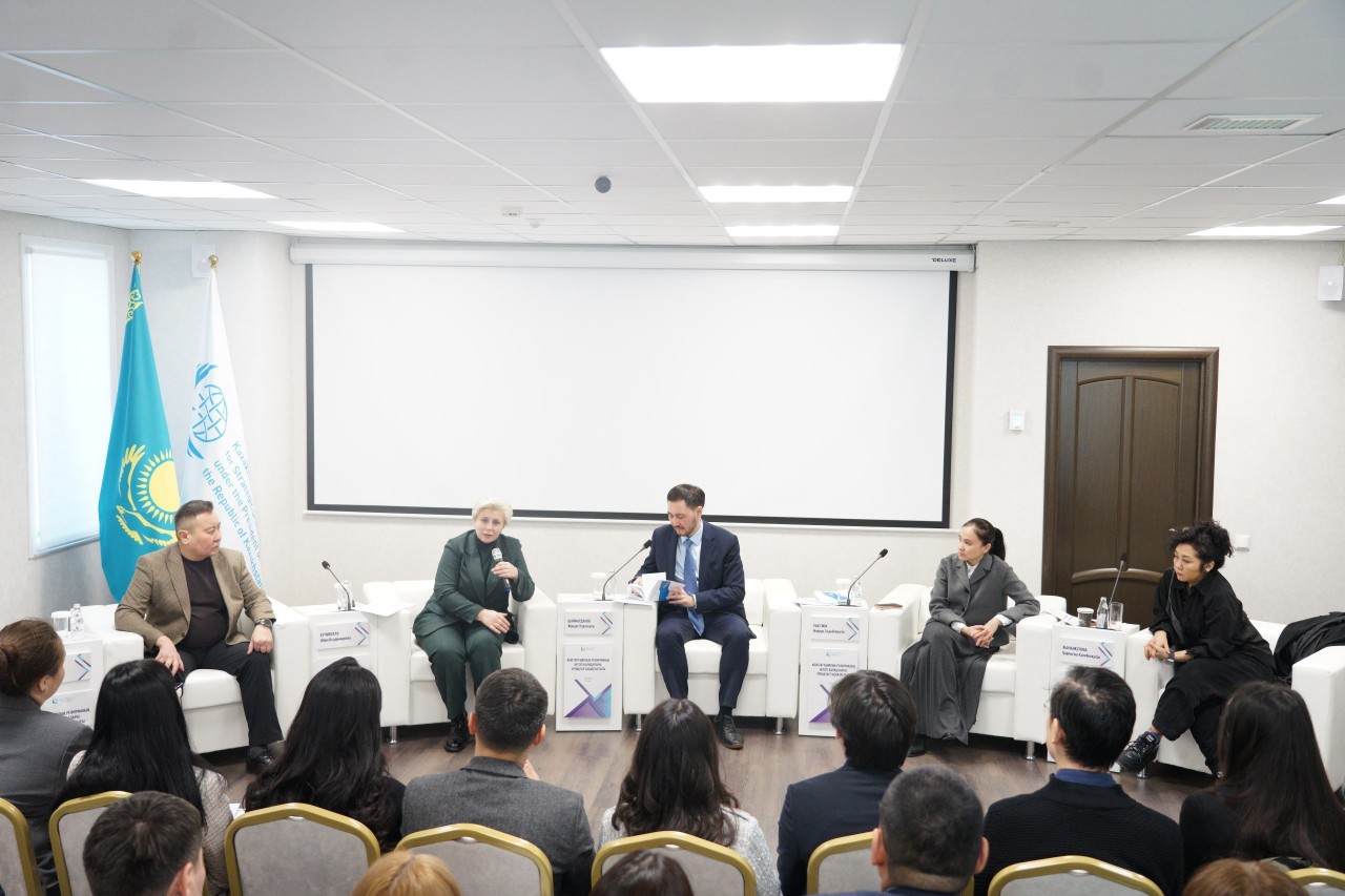 Жаңа конституция жаңа  қырынан талқыланды