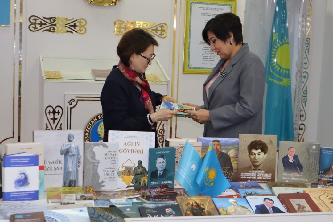 Түркі мәдениеті және мұрасы қоры тарапынан басып шығарған кітаптар Қазақстан Республикасының Ұлттық академиялық кітапханасына табысталды