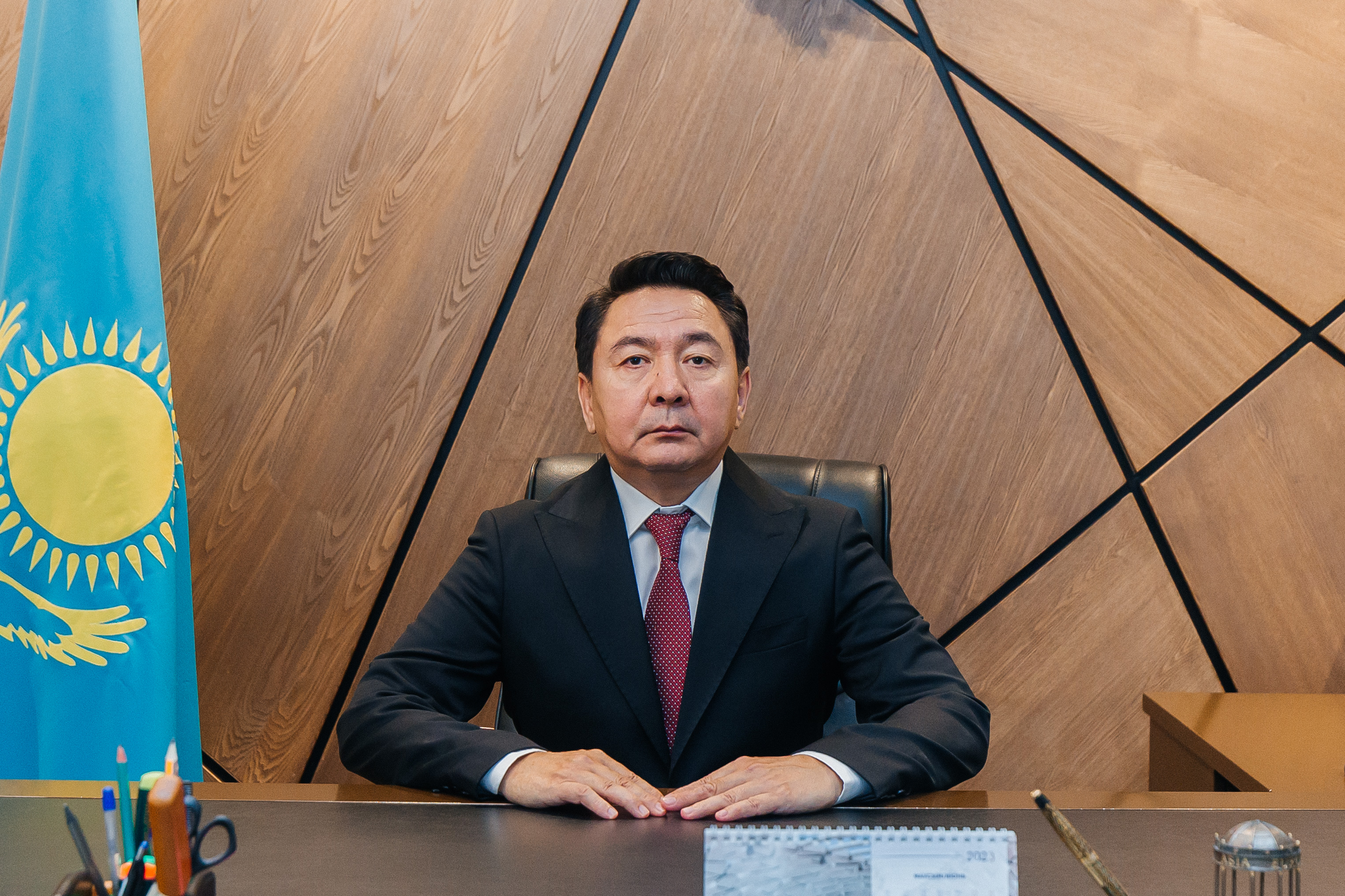 Қала әкімі жедел жәрдем жүргізушісіне   құрмет көрсетті