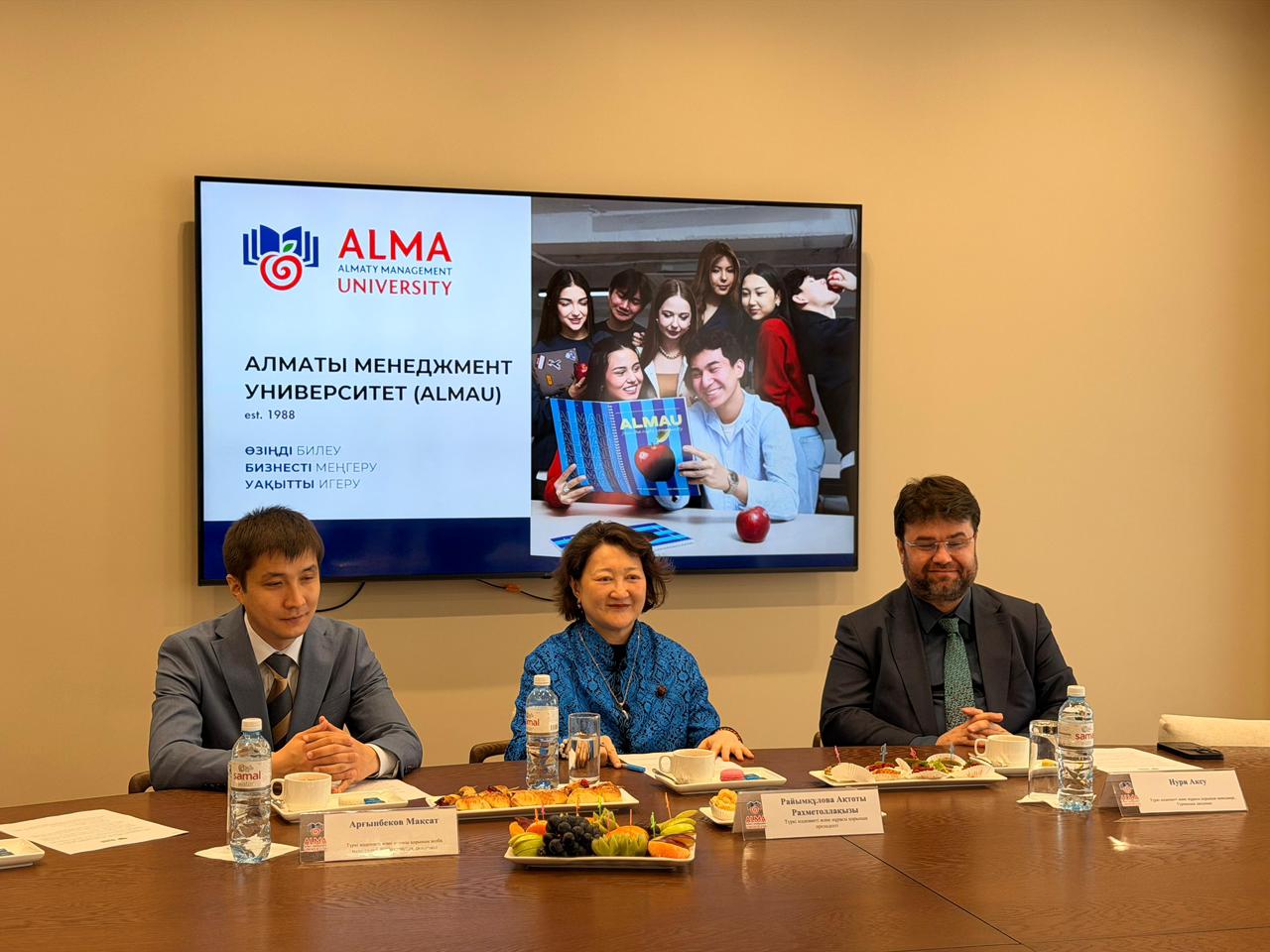 Түркі мәдениеті және мұрасы қорының президенті Almaty Management University (AlmaU) ректорымен кездесті