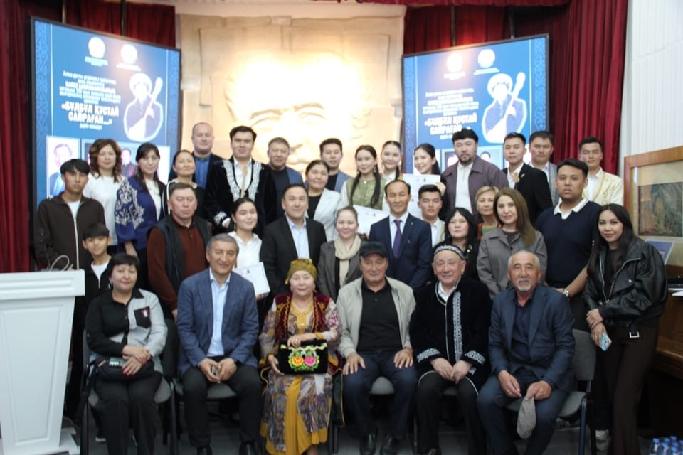 Бұлбұл құстай сайраған...