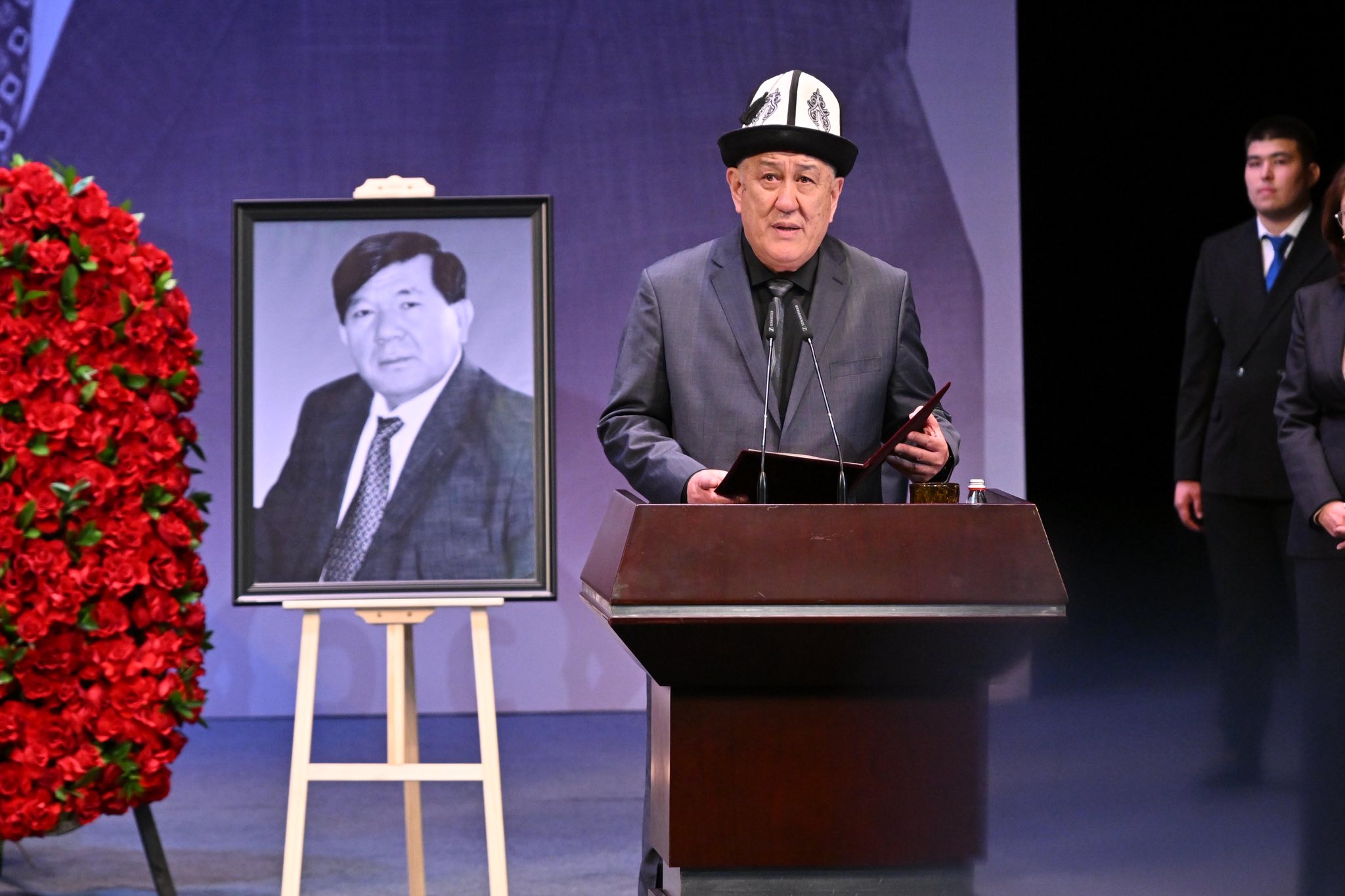 Халқы барда   Мұхаңның аты өшпейді