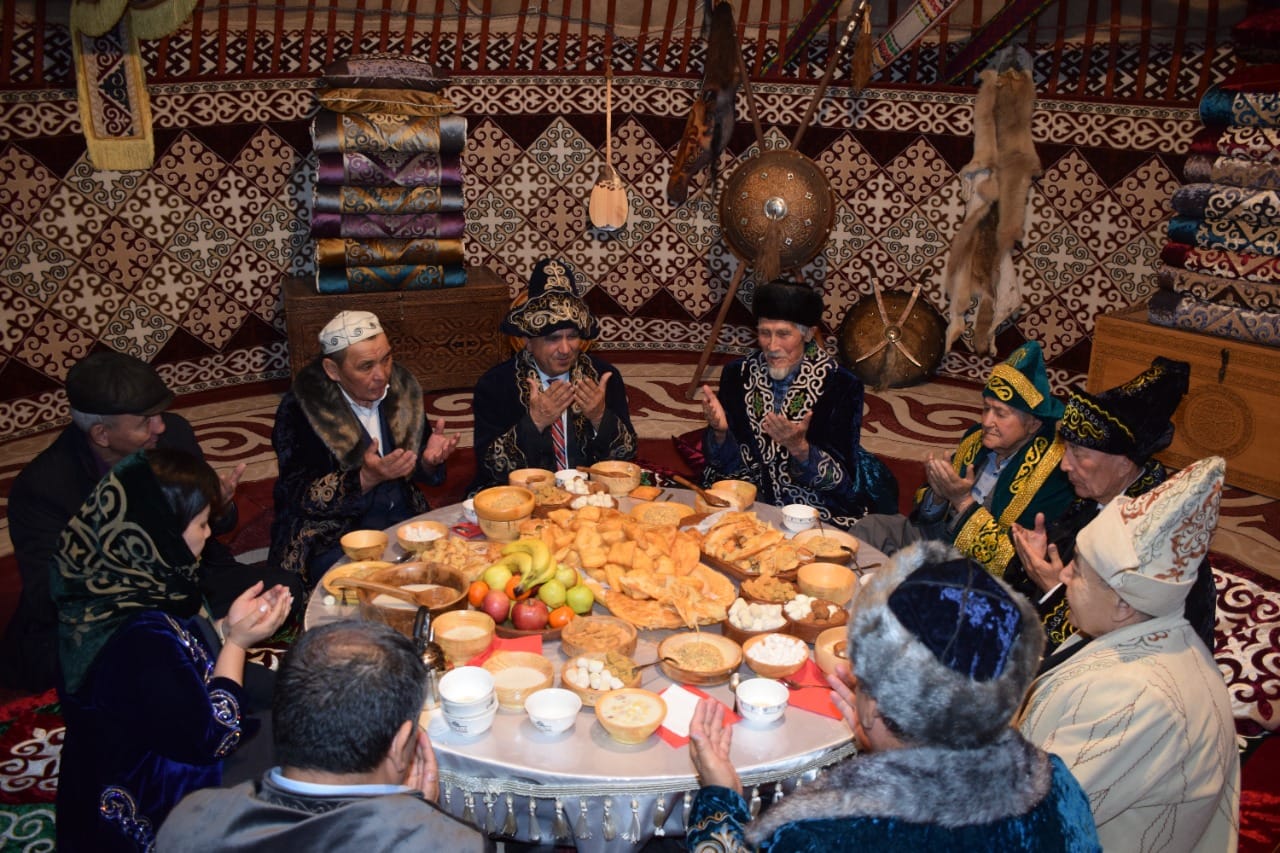 ХАЛЫҚТЫҢ ҚАРТЫН СЫЙЛАУЫ – ЕЛІНІҢ САЛТЫН СЫЙЛАУЫ