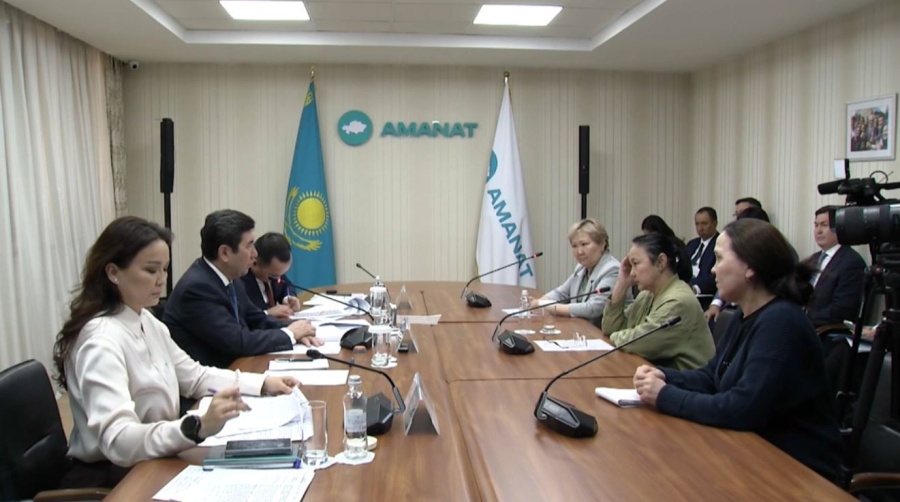ХАЛЫҚТЫ ТОЛҒАНДЫРҒАН  МӘСЕЛЕЛЕР «AMANAT»  ПАРТИЯСЫНДА КЕҢІНЕН ҚАРАЛАДЫ