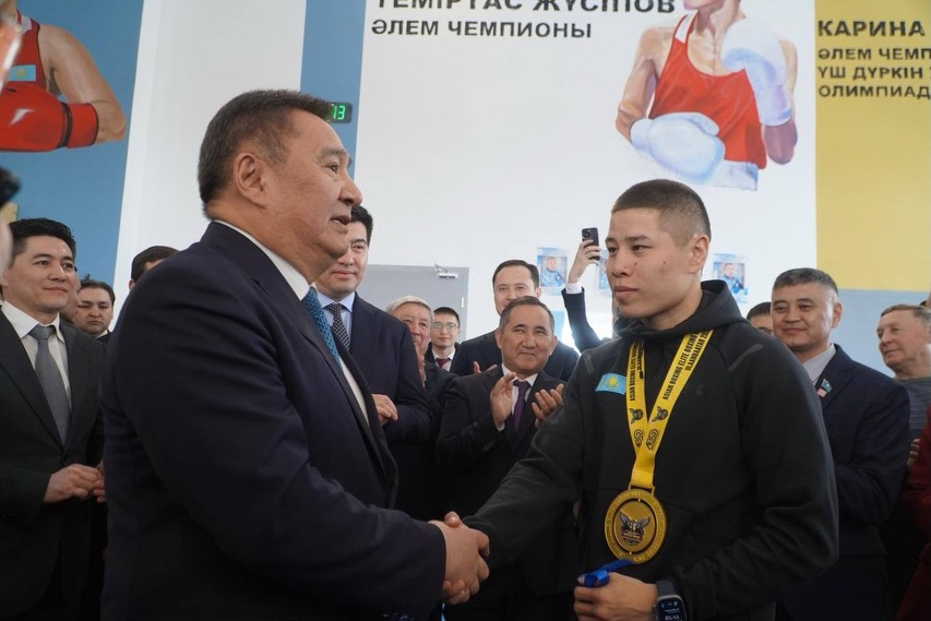 Әлем чемпионына пәтер сыйлады