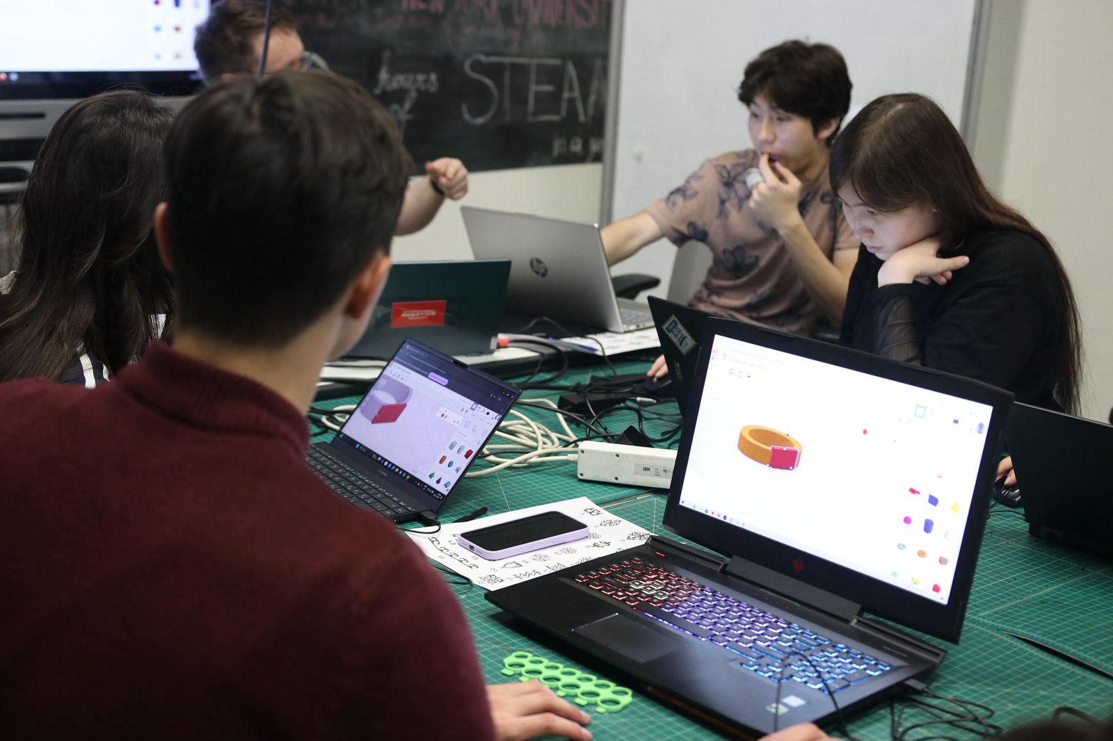 АЛМАТЫ ОҚУШЫЛАРЫ АҚШ мәдениетінің тарихы арқылы 3D-МОДЕЛЬДЕУДІ ТЕГІН ҮЙРЕНЕДІ — БОСТАНДЫҚ МҮСІНІНЕН БАСКЕТБОЛ ДОБЫНА ДЕЙІН