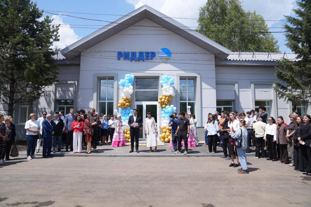 Шығыс Қазақстан облысында жаңғыртудан өткен өңірдегі алғашқы теміржол вокзалдары пайдалануға берілді