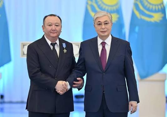 ҮКІМЕТТІҢ АЛДЫНДА ЕКІ ТАҢДАУ ТҰР:  НЕ ЗАҢ, НЕ ПИЛОТТЫҚ ЖОБА... (ҚР Премьер-министрі О. Бектенов пен  ҚР Президенті Әкімшілігінің Басшысы Р. Склярға!)
