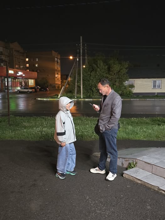 Қандастар жылап кетіп жатыр