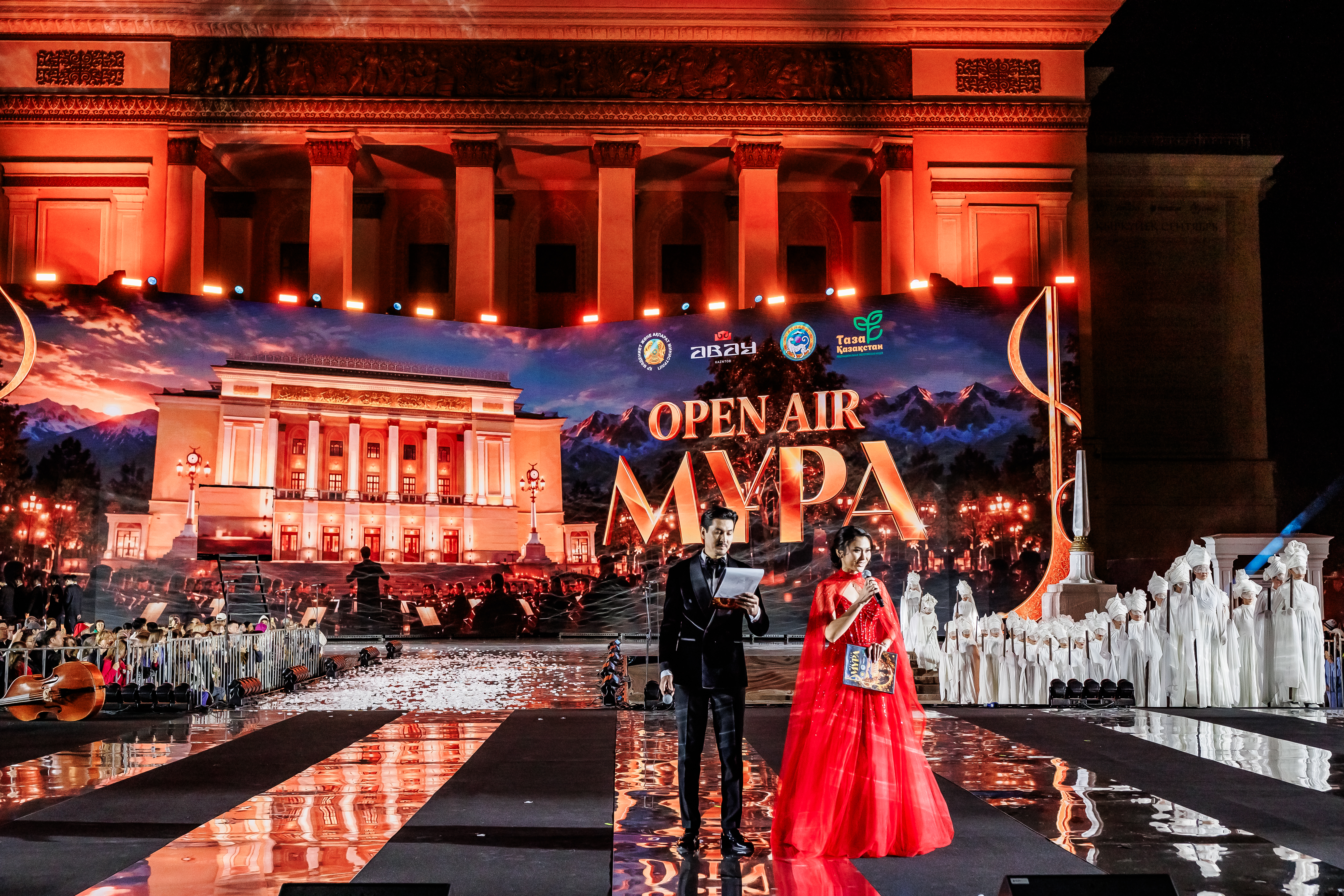 «МҰРА»: Абай атындағы театрдың ауқымды Open-Air концерті мыңдаған көрермен жинады