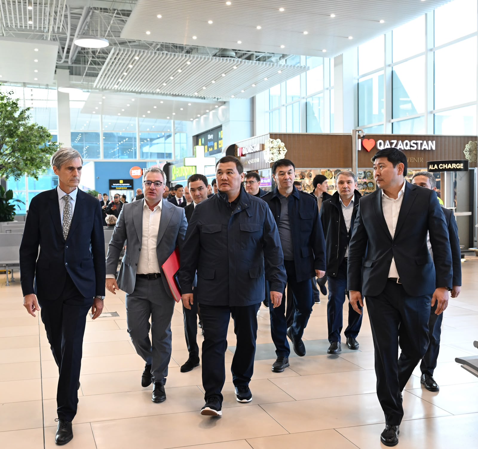 Премьер-Министрдің бірінші орынбасары Нұрлыбек Нәлібаев Алматы халықаралық әуежайының инфрақұрылымымен танысты
