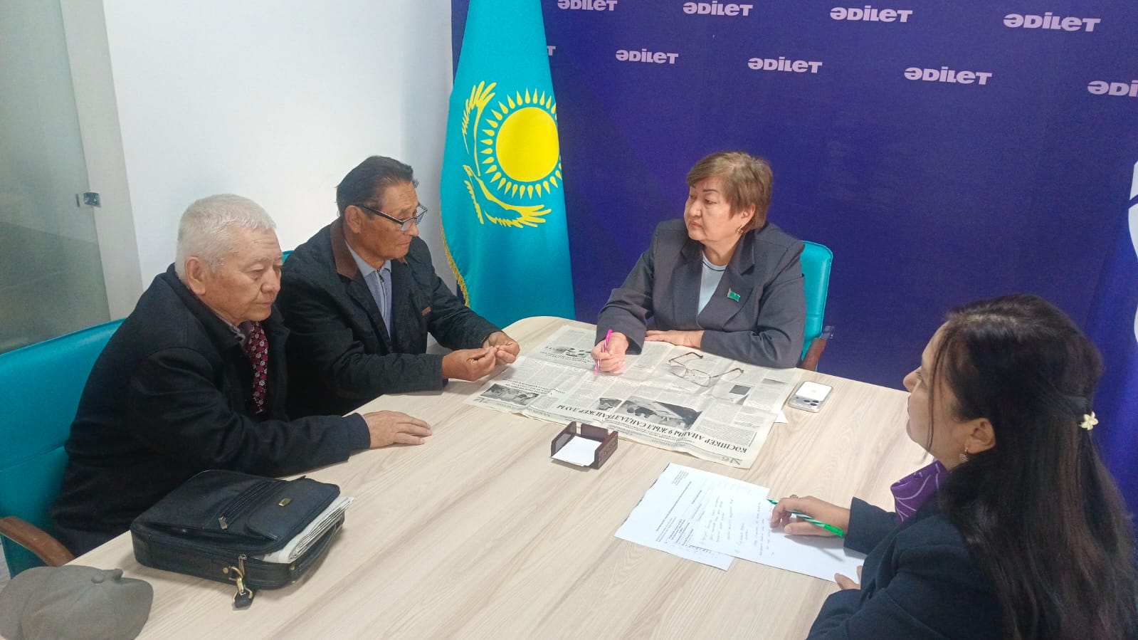 Кәсіпкер ананың алма бағына шабуыл үдеп барады