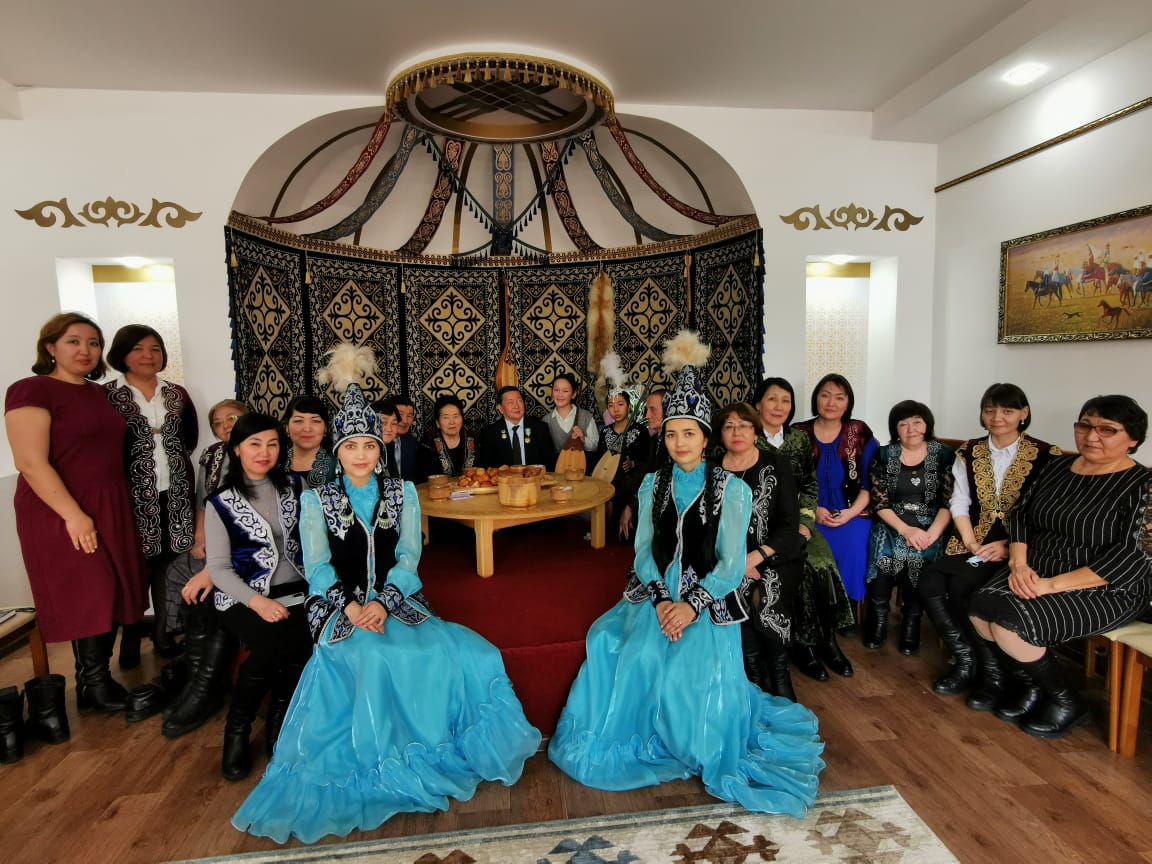 Оқырмандар әншілік дәстүрдің өкілімен кездесті