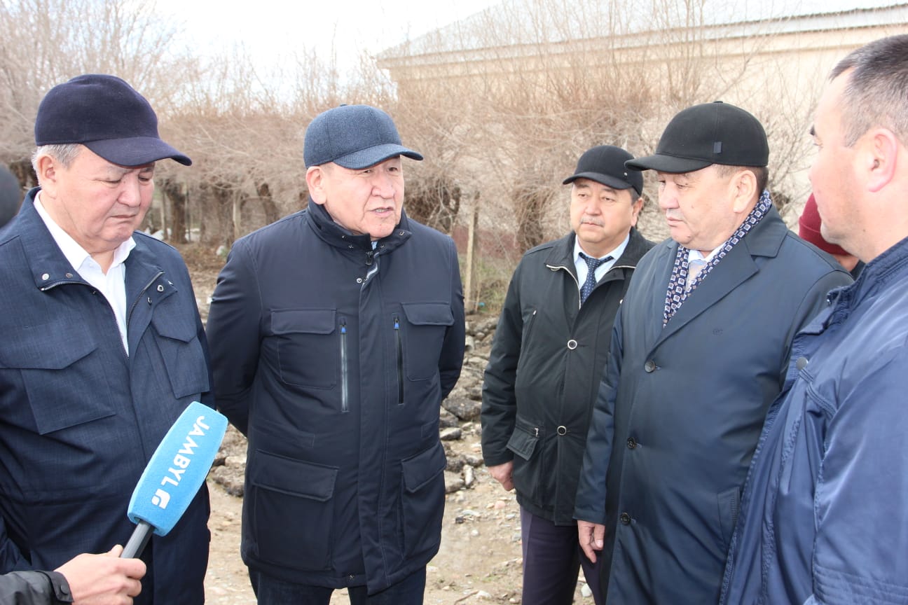 Сенаторлар Ащыбұлақ ауылының тұрғындарымен жолықты
