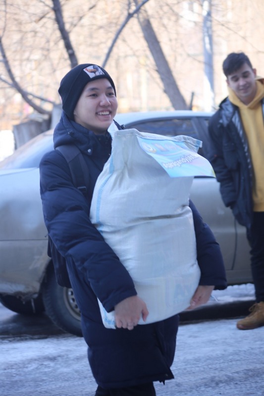 Қарағанды облысының еріктілері мереке күндері  1755 азық-түлік жиынтығын таратты