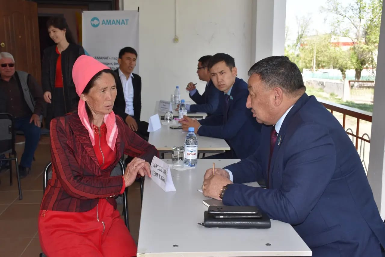 БИЛІКӨЛ АУЫЛДЫҚ ОКРУГІНДЕ “AMANAT” ПАРТИЯСЫ ЖУАЛЫ АУДАНДЫҚ ФИЛИАЛЫНЫҢ МОБИЛЬДІ ҚОҒАМДЫҚ ҚАБЫЛДАУЫ ӨТТІ