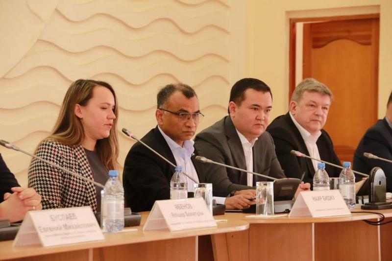 Қарағанды облысының әкімі кеншілермен және кәсіподақ өкілдерімен кездесті
