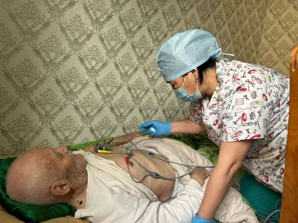 СОҒЫСТЫҢ СОҢҒЫ АРДАГЕРІНІҢ ДЕНСАУЛЫҚ ЖАҒДАЙЫН ТЕКСЕРДІ