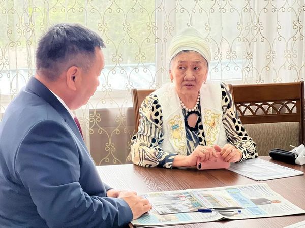 ОБЛЫСТЫҢ ҚҰРМЕТТІ АЗАМАТЫН ҚАБЫЛДАДЫ