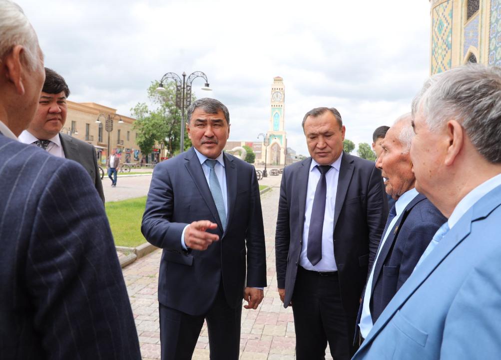 Облыс әкімі зиялы қауым өкілдерімен кездесті