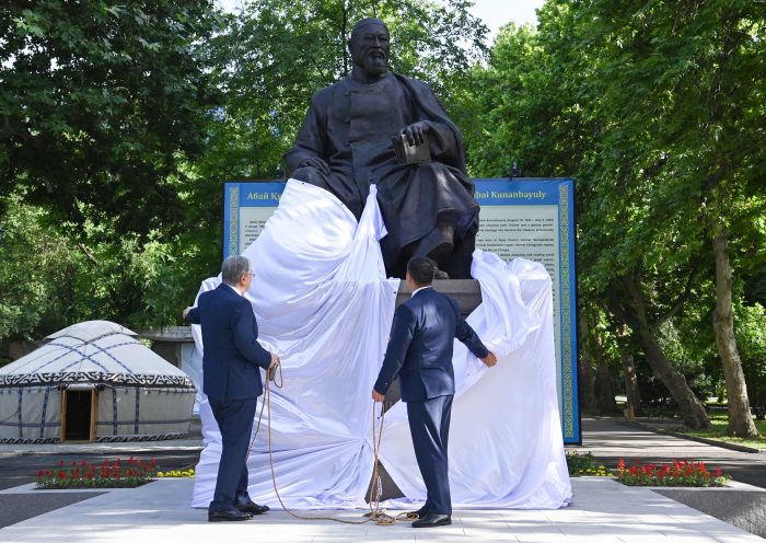 Қазақстан Президенті Бішкекте Абай ескерткішінің ашылу рәсіміне қатысты