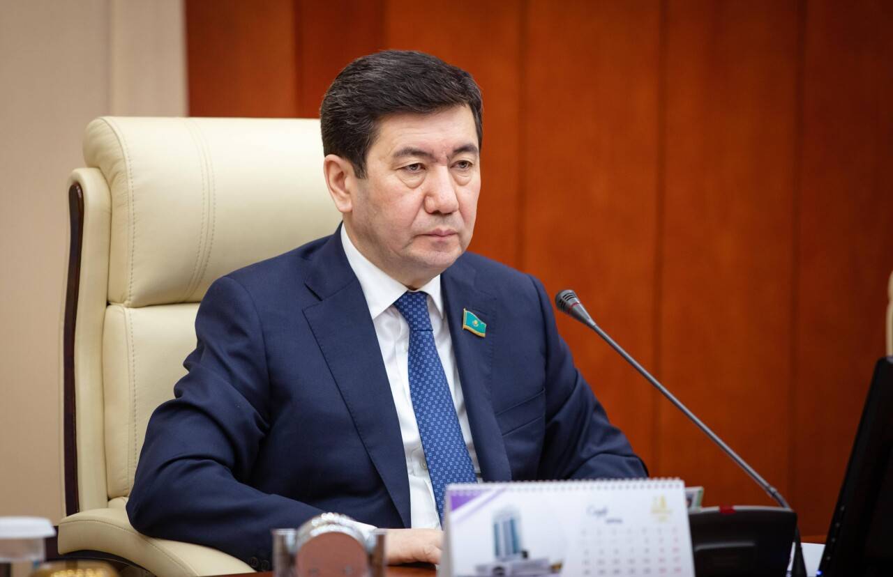 Мәжіліс Төрағасы Парламент Палаталарының бірлескен отырысын шақыру туралы Өкімге қол қойды