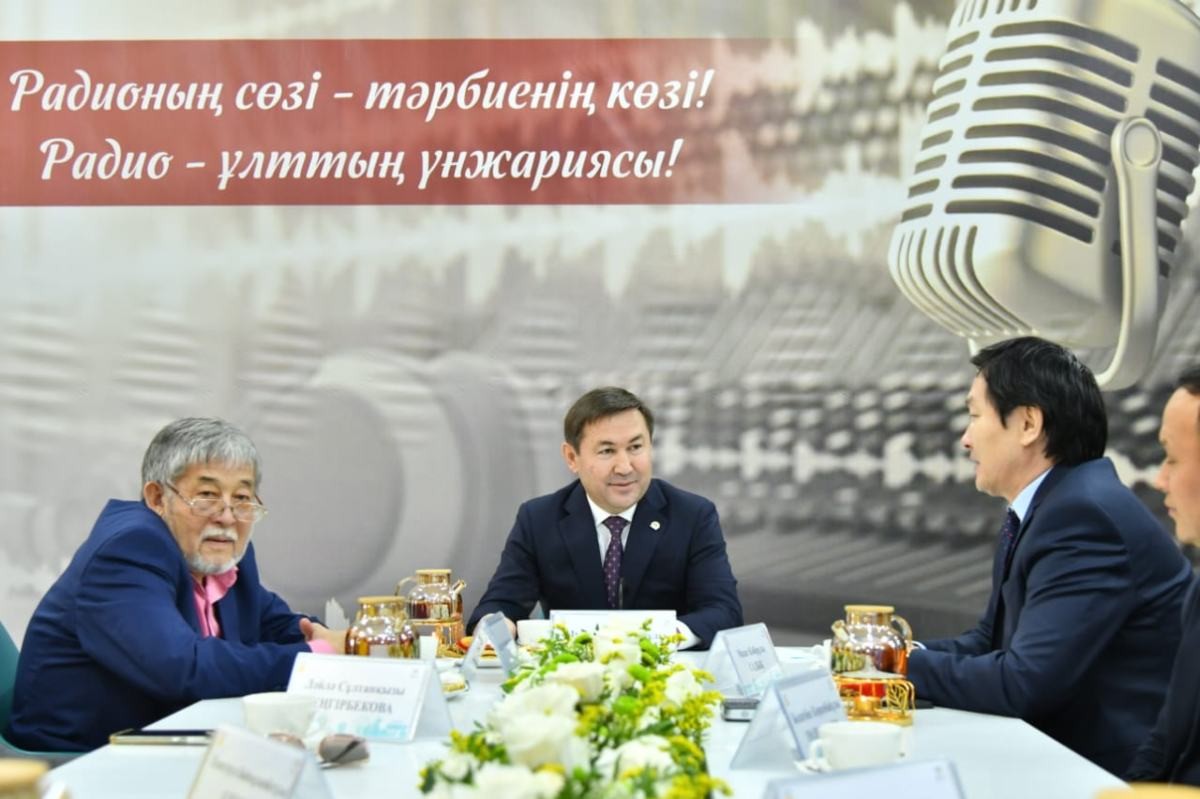 Радиожурналистерге  қызғалдақ тұқымы тарту етілді