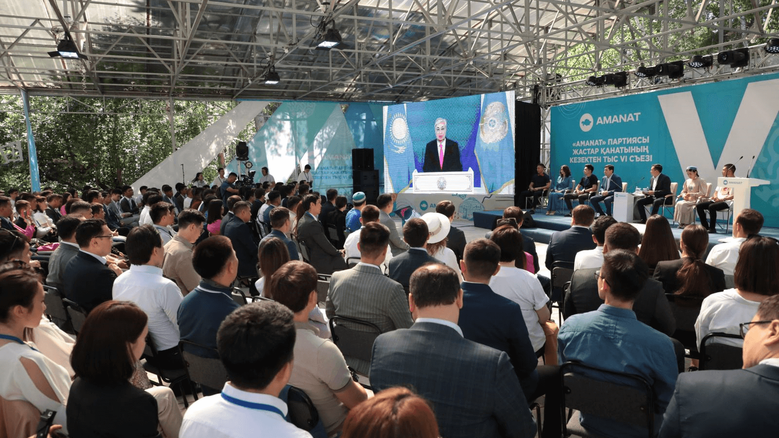 Қоғамдағы жағдайларға бейжай  қарамауымыз керек