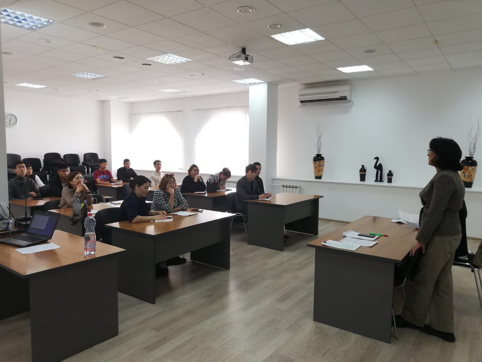 Президент   Жолдауы   түсіндірілуде