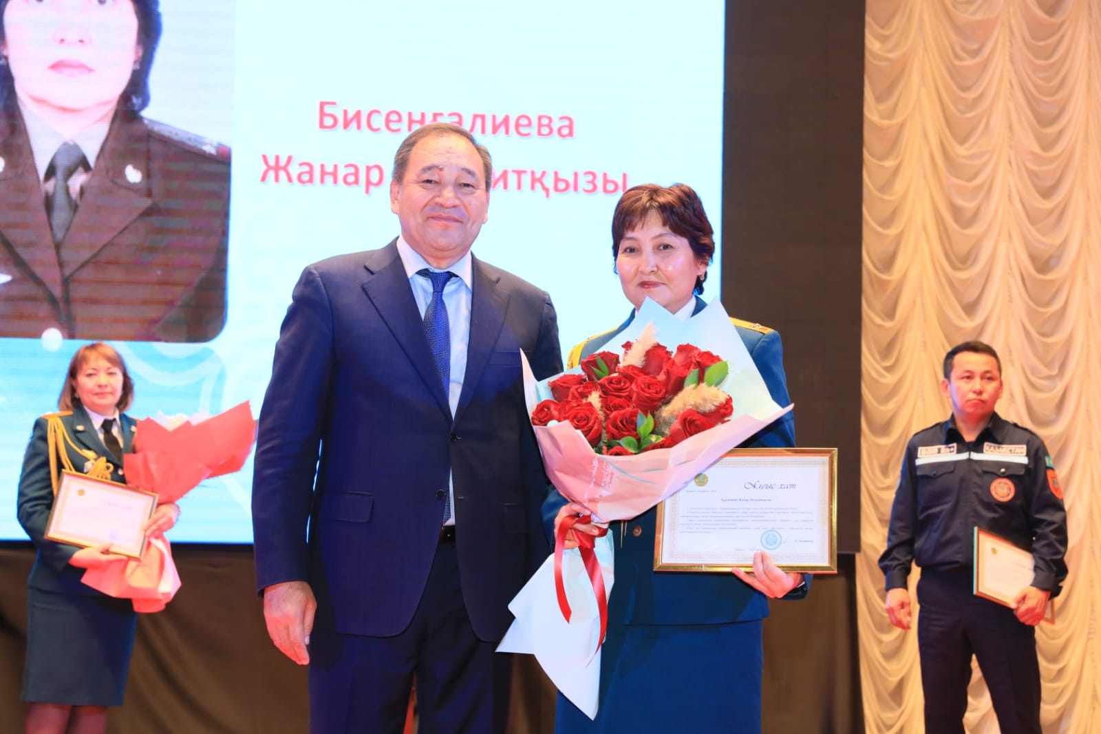 Облыс әкімі құтқарушыларды кәсіби мерекемен құттықтады