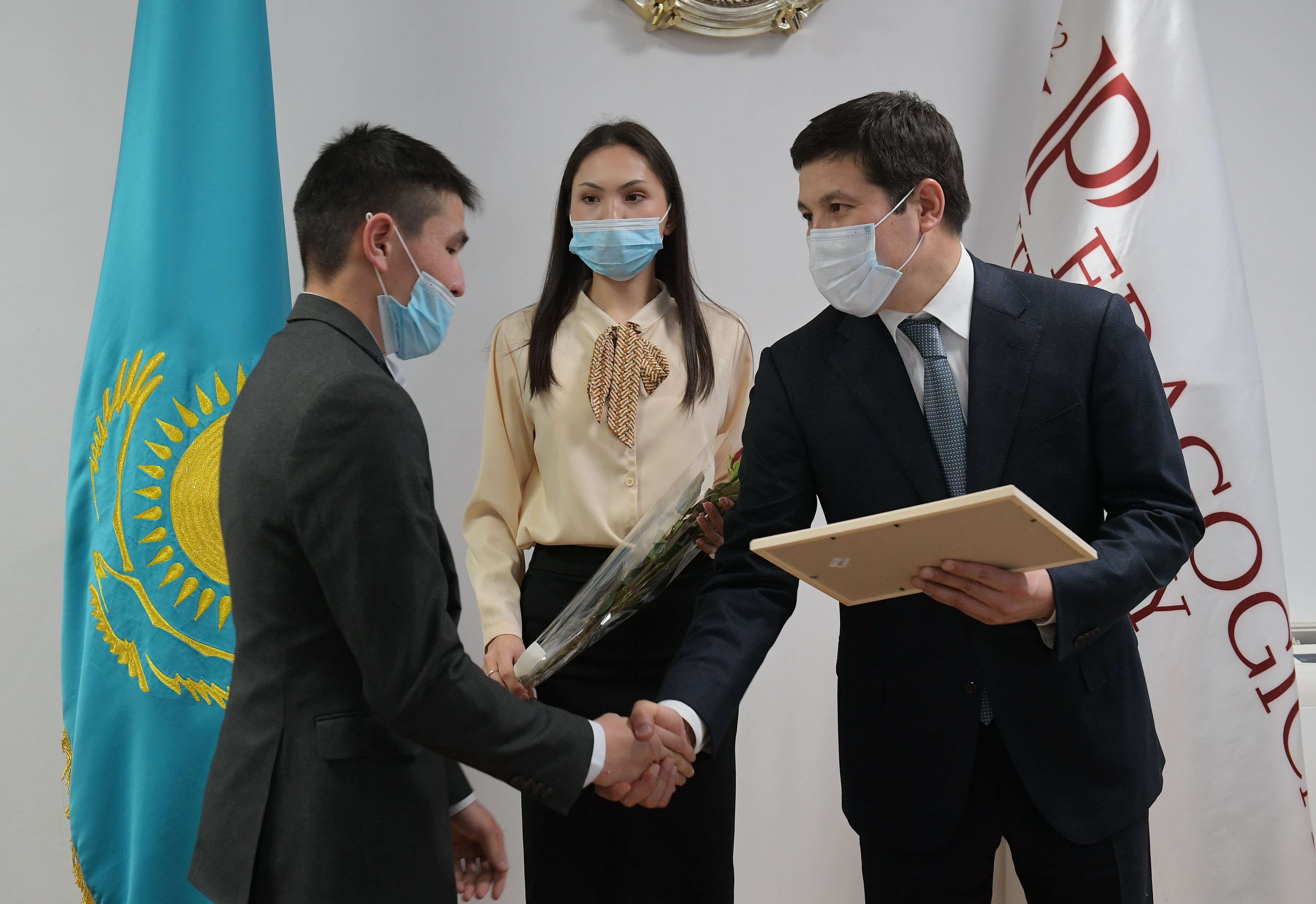 ПМПУ-дің 5 студентіне  облыс әкімінің  стипендиясы тапсырылды