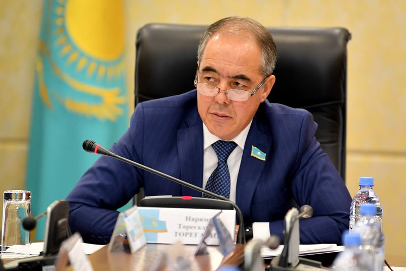    Сенатор Батыс Қазақстандағы өткізу бекеттерінің мәселесін шешуді сұрады