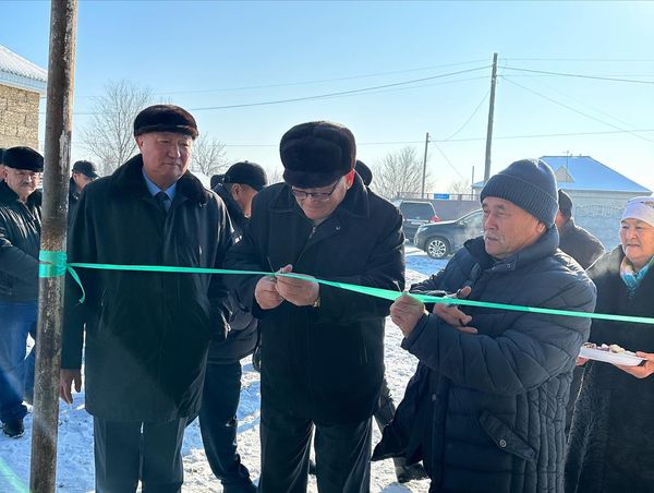 Асар: Жаңа үйге отбасымен көшіп келді
