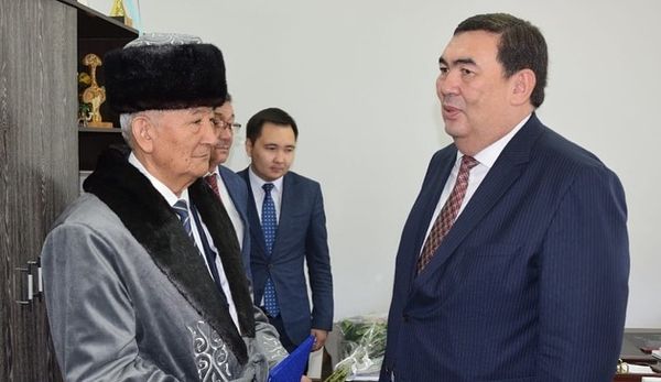 Облыстық ардагерлер кеңесінің төрағасына құрмет көрсетті