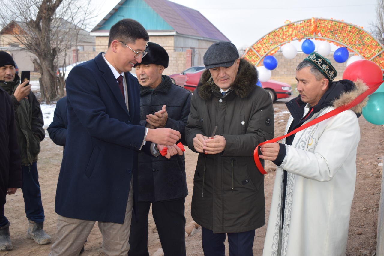 МЕРКІ АУДАНЫНДА АСАРЛАТЫП ҮЙ БЕРІЛДІ    