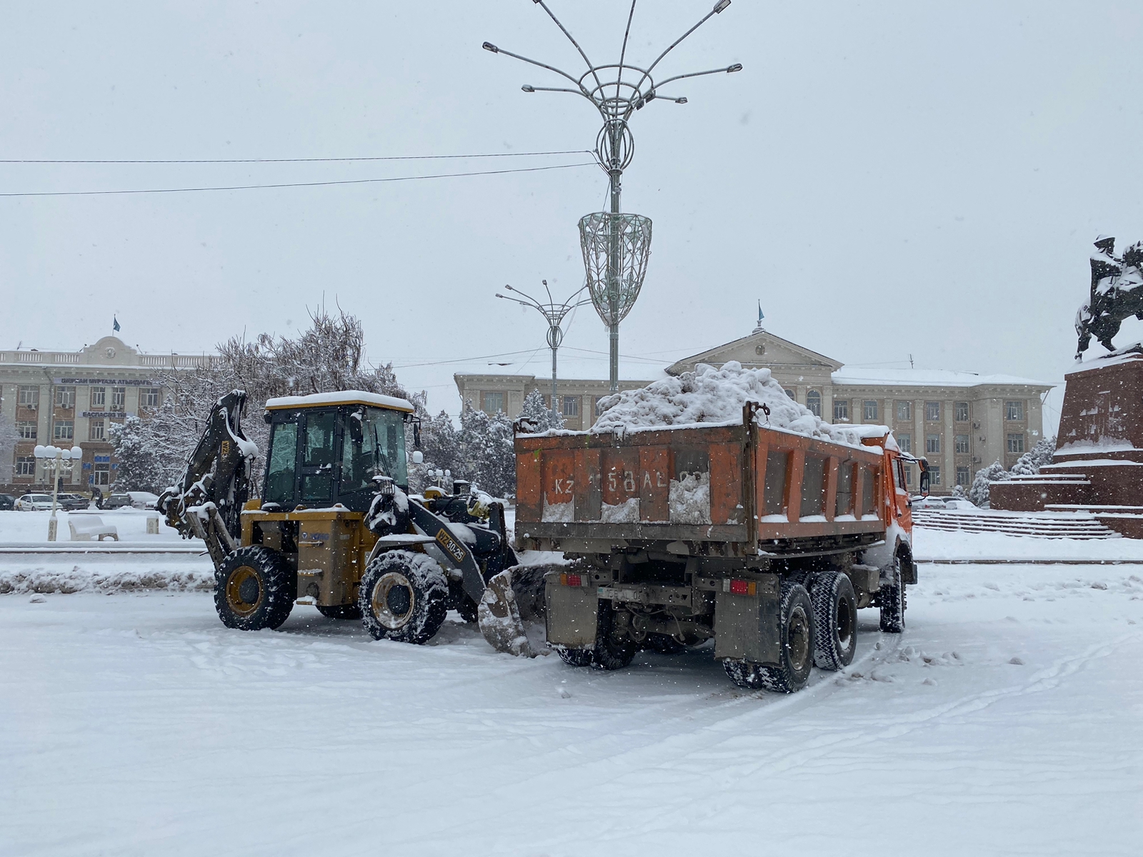 Таразда  қар тазалау жұмыстары қарқынды