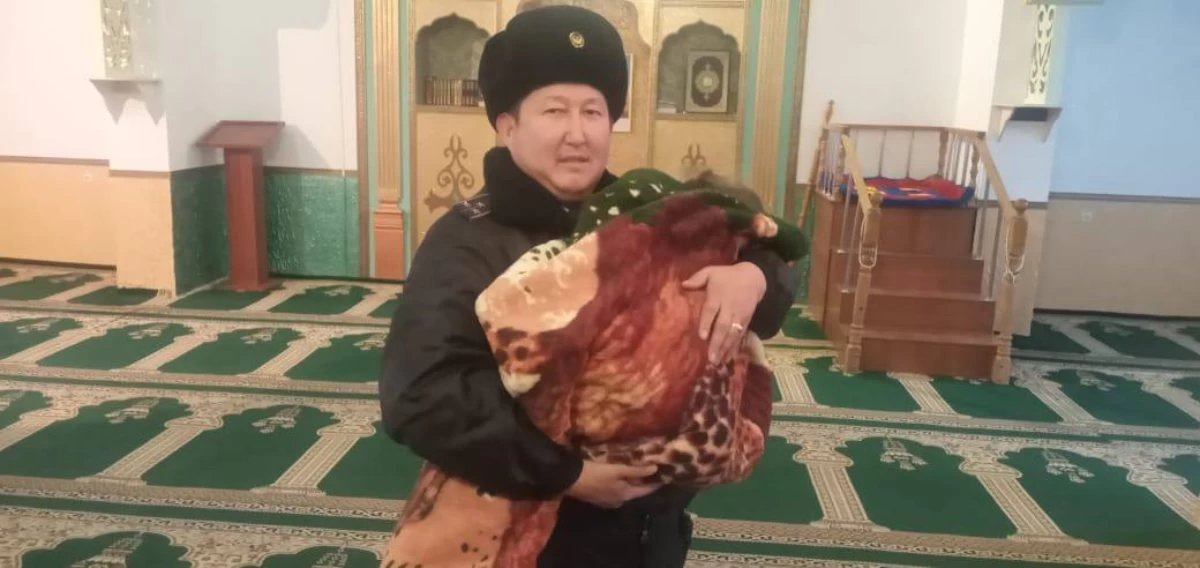 Жамбыл облысында қонаққа келген қария мас болып, үй иесінің немересін мешітке апарып тастаған